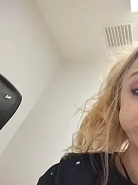 Snapshot of hunybunz69 chatting on 24, 2, 2025 hunybunz69 online show from 24, 2, 2025