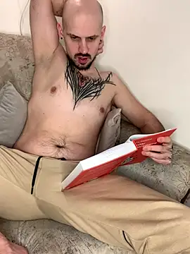 AssHunter4k online show from 15, 2, 2025