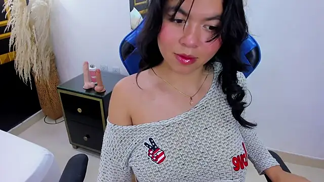 Snapshot of adarna13_ chatting on 24, 11, 2025 adarna13 online show from 24, 11, 2025