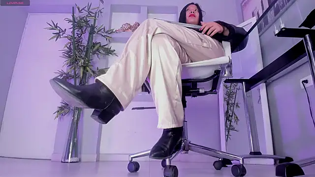 Snapshot of hannah_howeell__ chatting on 21, 10, 2025 hannah howeell online show from 21, 10, 2025