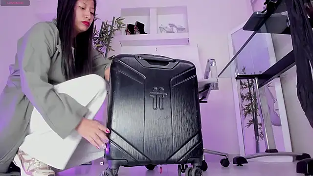 Snapshot of hannah_howeell__ chatting on 22, 10, 2025 hannah howeell online show from 22, 10, 2025