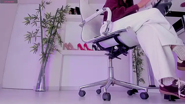 Snapshot of hannah_howeell__ chatting on 11, 11, 2025 hannah howeell online show from 11, 11, 2025