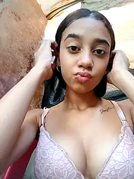 Snapshot of Zoe_Sweett18 chatting on 24, 1, 2025 Zoe Sweett18 online show from 24, 1, 2025