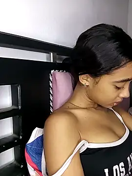 Zoe Sweett18 online show from 6, 3, 2026