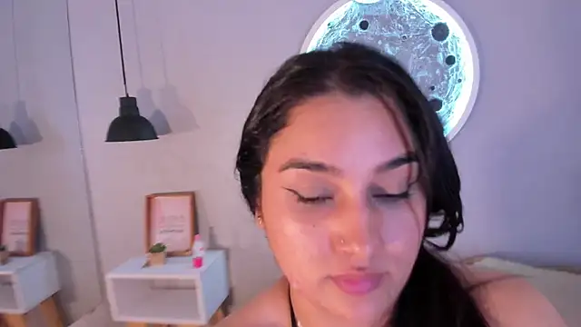 AlexaMora  online show from 17, 1, 2025