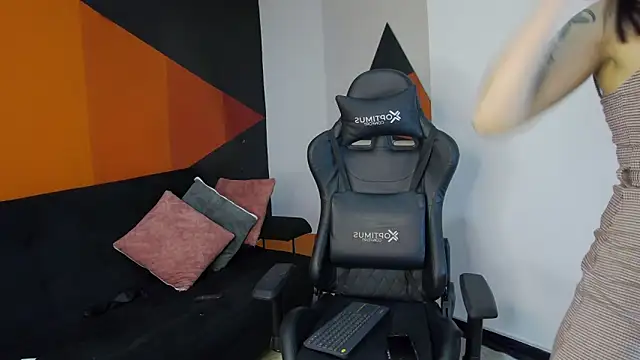 AmbarDupont online show from 15, 2, 2025