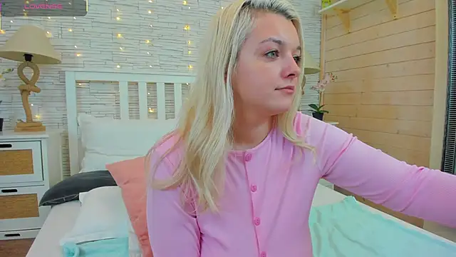 Misty  Fox online show from 15, 3, 2025