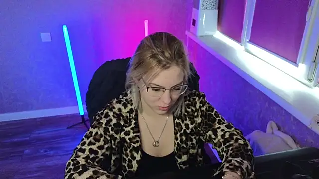 Snapshot of HotBrandyX chatting on 9, 3, 2025 HotBrandyX online show from 9, 3, 2025