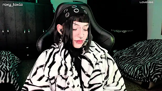 roxy toxic online show from 13, 11, 2025