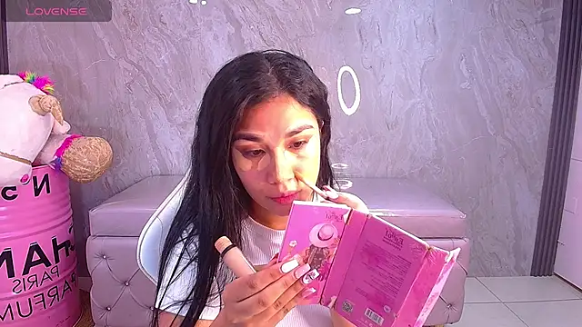 Skye Little v online show from 8, 10, 2025