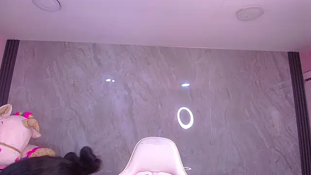 Skye Little v online show from 6, 11, 2025