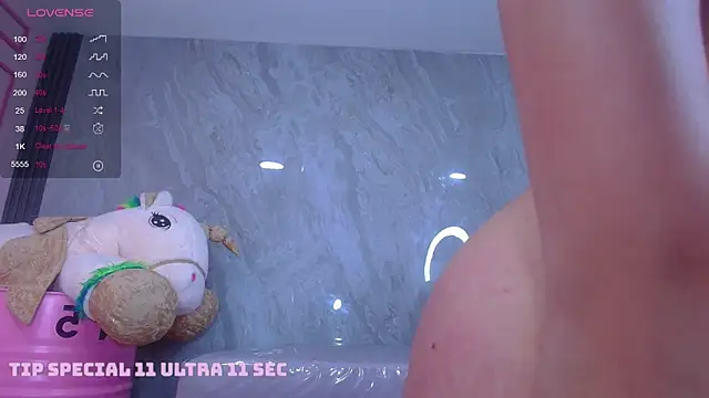 Skye Little v online show from 9, 11, 2025