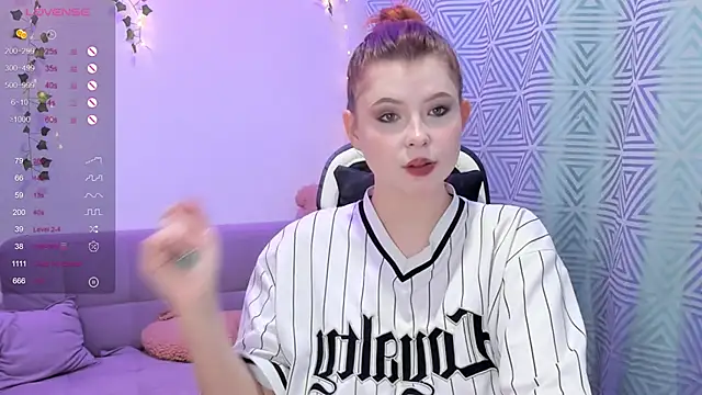 Snapshot of sophie_mooreee chatting on 26, 1, 2025 sophie mooreee online show from 26, 1, 2025