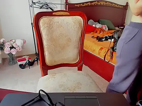 Tianiaa online show from 13, 11, 2025