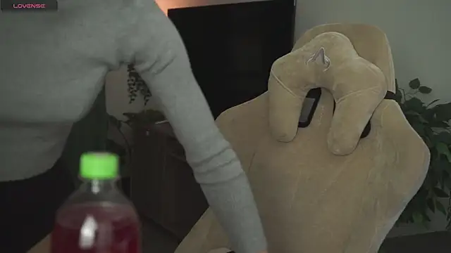 Snapshot of DakotaaJohnnson chatting on 20, 10, 2025 DakotaaJohnnson online show from 20, 10, 2025