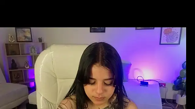 Nicole Foxx  online show from 18, 10, 2025