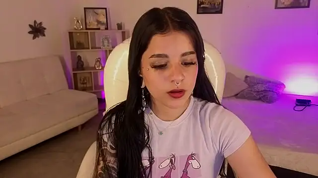 Nicole Foxx  online show from 24, 10, 2025