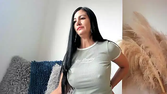 sofhia daniels online show from 16, 9, 2025