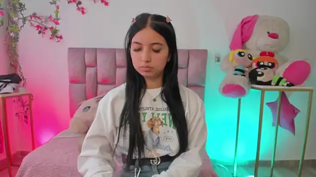 sofia  james online show from 6, 11, 2025