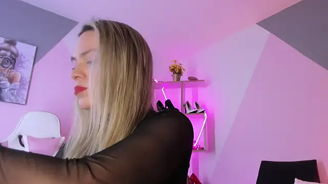 RayaCarr  online show from 15, 2, 2025