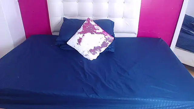 Snapshot of tinyy_whore18 chatting on 22, 10, 2025 tinyy whore18 online show from 22, 10, 2025