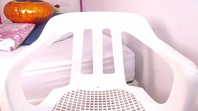 Snapshot of tinyy_whore18 chatting on 4, 11, 2025 tinyy whore18 online show from 4, 11, 2025