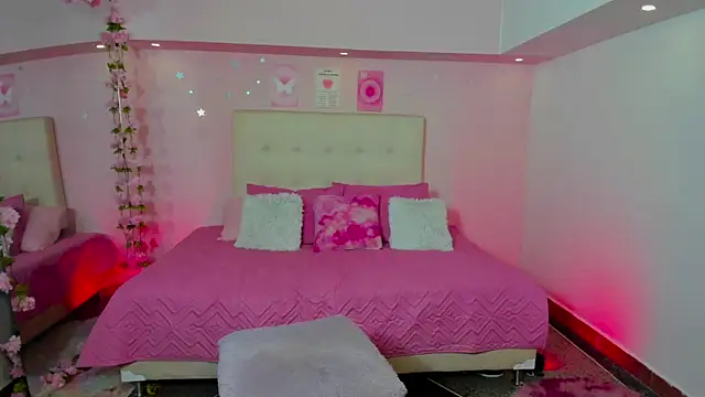 Snapshot of ScarlettDreamss7 chatting on 18, 10, 2025 ScarlettDreamss7 online show from 18, 10, 2025