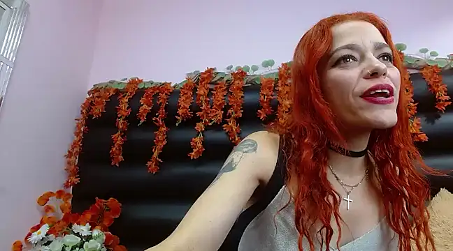 Snapshot of vella_paris_ chatting on 6, 2, 2025 vella paris online show from 6, 2, 2025