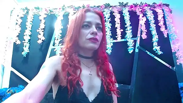 Snapshot of vella_paris_ chatting on 4, 3, 2025 vella paris online show from 4, 3, 2025