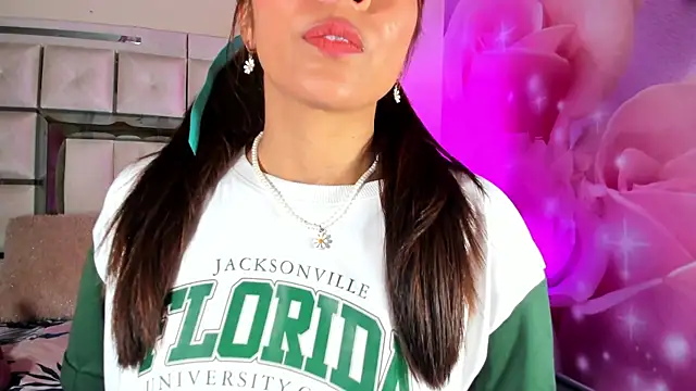 emili clark online show from 17, 10, 2025