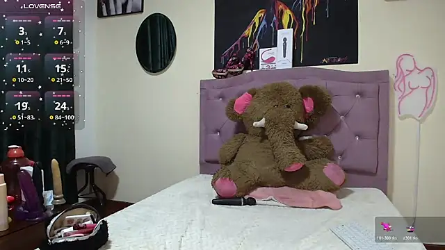 Emmie Hot online show from 20, 12, 2025