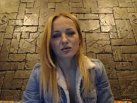 Snapshot of EllyaDiamond chatting on 6, 2, 2025 EllyaDiamond online show from 6, 2, 2025