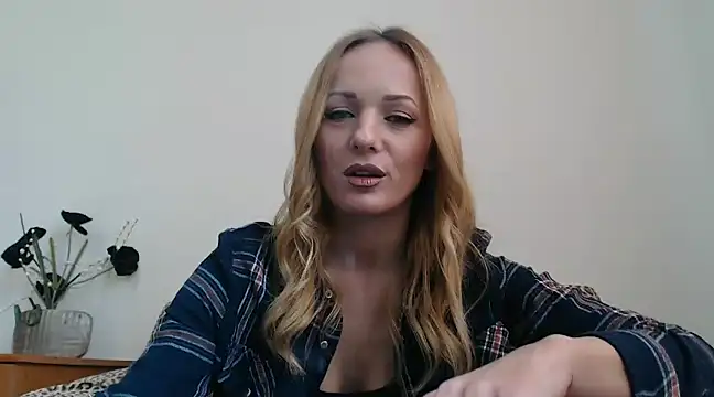 Snapshot of EllyaDiamond chatting on 17, 2, 2025 EllyaDiamond online show from 17, 2, 2025