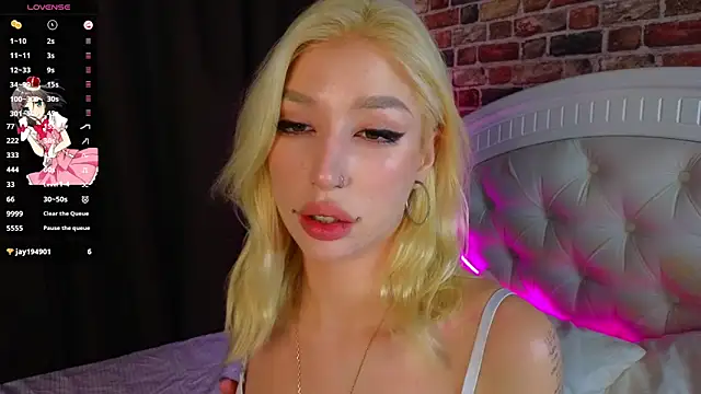 Snapshot of SallyCha chatting on 11, 10, 2025 SallyCha online show from 11, 10, 2025