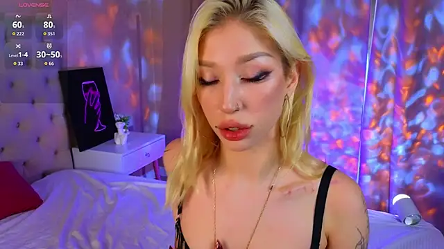 Snapshot of SallyCha chatting on 17, 11, 2025 SallyCha online show from 17, 11, 2025