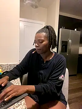 Snapshot of theprettysoles chatting on 13, 11, 2025 theprettysoles online show from 13, 11, 2025