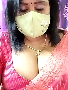 Snapshot of Queenflowerr chatting on 25, 10, 2025 Queenflowerr online show from 25, 10, 2025