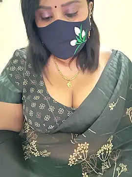 Snapshot of Queenflowerr chatting on 4, 11, 2025 Queenflowerr online show from 4, 11, 2025