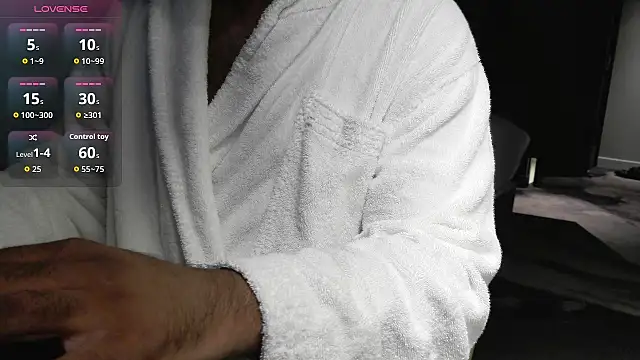 Snapshot of IndienTiger chatting on 8, 10, 2025 IndienTiger online show from 8, 10, 2025