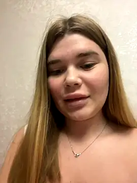 Snapshot of ella_zzz chatting on 15, 10, 2025 ella zzz online show from 15, 10, 2025