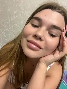 Snapshot of ella_zzz chatting on 22, 10, 2025 ella zzz online show from 22, 10, 2025