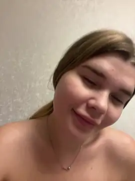 Snapshot of ella_zzz chatting on 25, 10, 2025 ella zzz online show from 25, 10, 2025