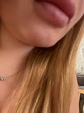 Snapshot of ella_zzz chatting on 14, 11, 2025 ella zzz online show from 14, 11, 2025