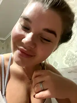 Snapshot of ella_zzz chatting on 15, 11, 2025 ella zzz online show from 15, 11, 2025