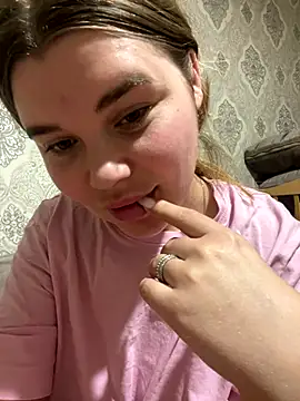 Snapshot of ella_zzz chatting on 17, 11, 2025 ella zzz online show from 17, 11, 2025