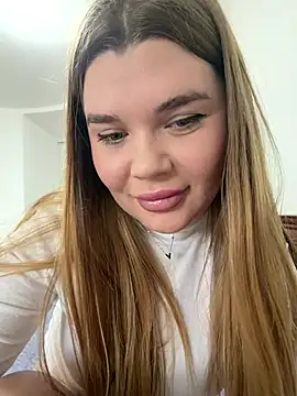 Snapshot of ella_zzz chatting on 2, 2, 2026 ella zzz online show from 2, 2, 2026