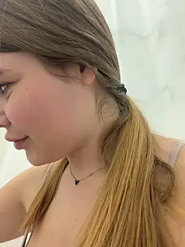 Snapshot of ella_zzz chatting on 11, 3, 2026 ella zzz online show from 11, 3, 2026