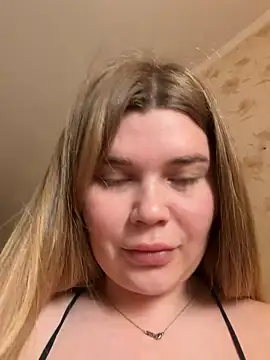 Snapshot of ella_zzz chatting on 7, 4, 2026 ella zzz online show from 7, 4, 2026