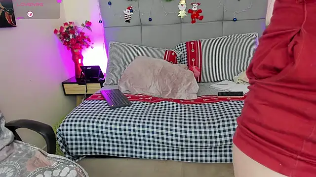 scarlet hit online show from 15, 12, 2025