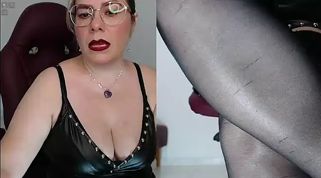 Snapshot of Frida_1982 chatting on 10, 2, 2025 Frida 1982 online show from 10, 2, 2025